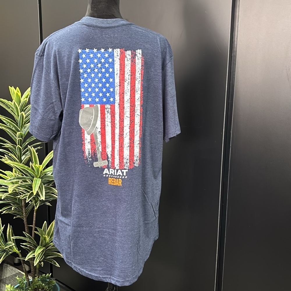 Ariat American Flag back,pre-shrunk,extended hem,hidden pen pocket,crew